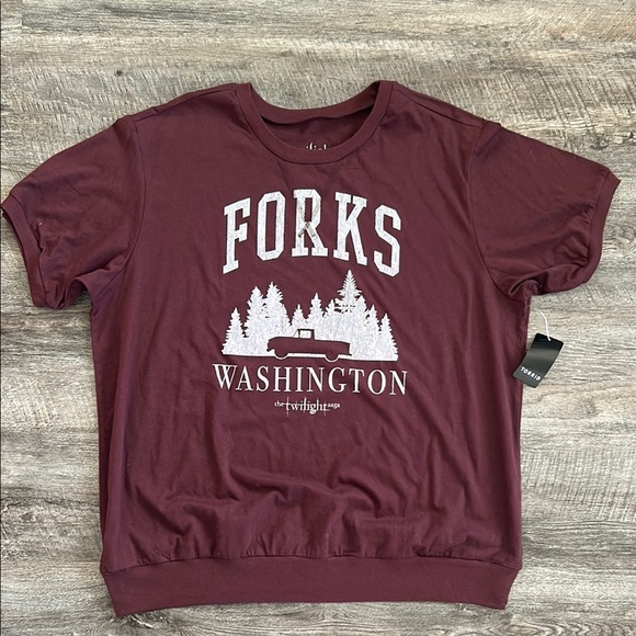 Torrid Size 1X Maroon Forks Washington twilight Graphic T-Shirt NWT - Picture 1 of 3